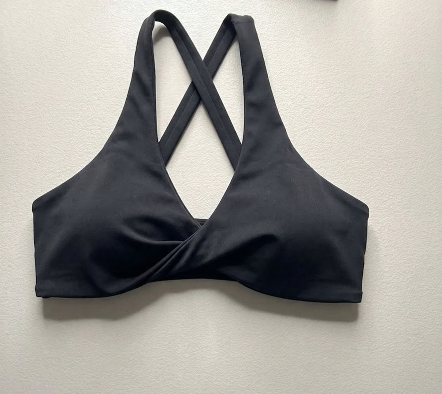 Women’s Athletic Front-Twist Sports Bra