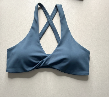 Women’s Athletic Front-Twist Sports Bra